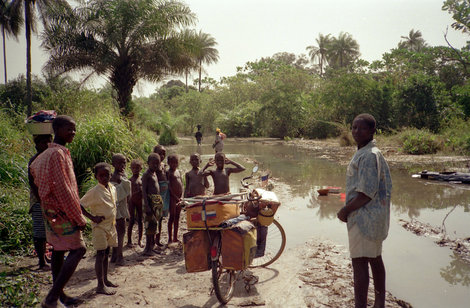 Местные и мой велосипед Гвинея