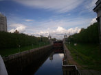 шлюз канала им.Москвы в районе улицы Свободы