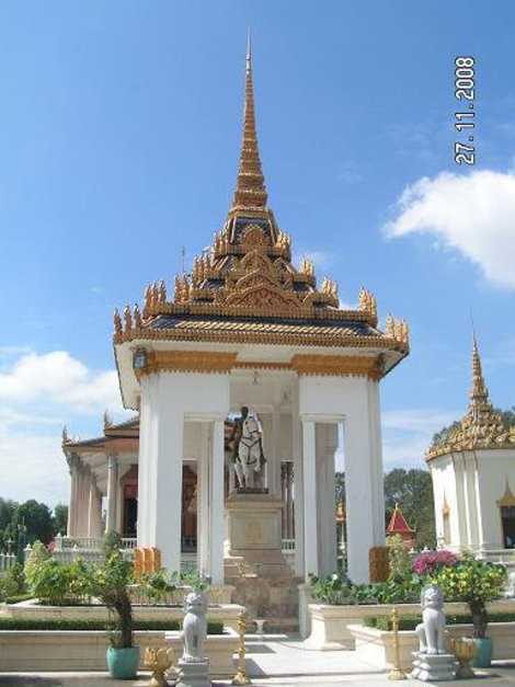 Памятник под крышей Пномпень, Камбоджа