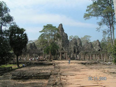 Байон издалека Ангкор (столица государства кхмеров), Камбоджа