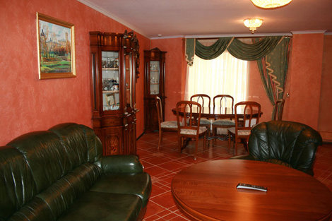 фото  Комната для переговоров и деловых встреч комплекса 