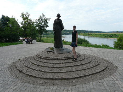 Памятник Марине Цветаевой над Окой (Таруса) Поленово (Бехово), Россия
