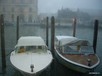 Венеция. Лодки у привокзальной площади