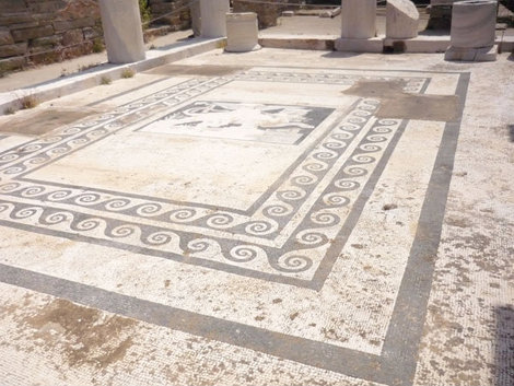 Мозаичный пол древнегреческой виллы на острове Делос Остров Делос, Греция