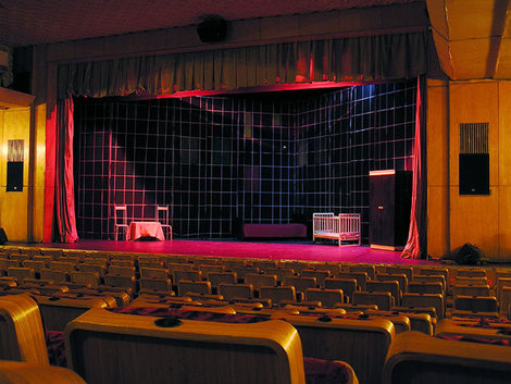 фото Основная   сцена театра.