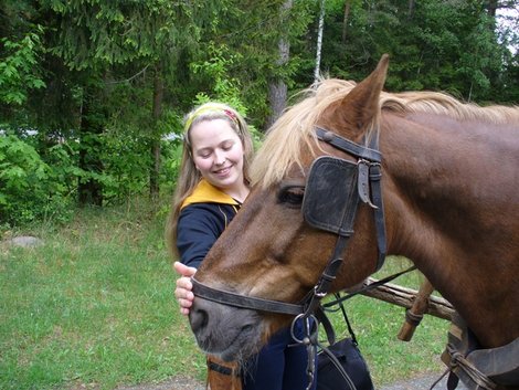 12.  и Анна и лошадь довольны друг другом Беловежская Пуща Национальный Парк, Беларусь