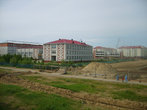 фото Новая средняя школа №1, рядом строится большой стадион.