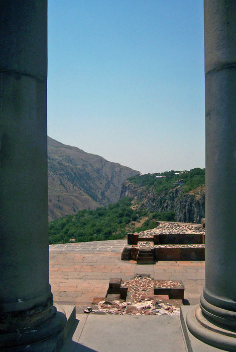 колонны храма Гарни Гарни, Армения