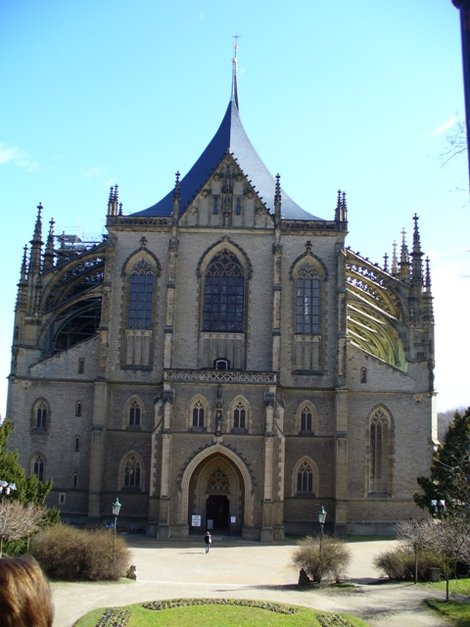 Собор Святой Варвары снаружи  Строился с 1388 по 1905 год. Кутна-Гора, Чехия
