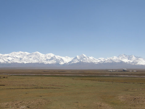 Таким видится Памир, если ехать из Киргизии. Горно-Бадахшанская область, Таджикистан