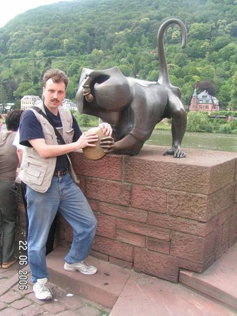 Скульптура обезьяны / Heidelberg Bridge Monkey