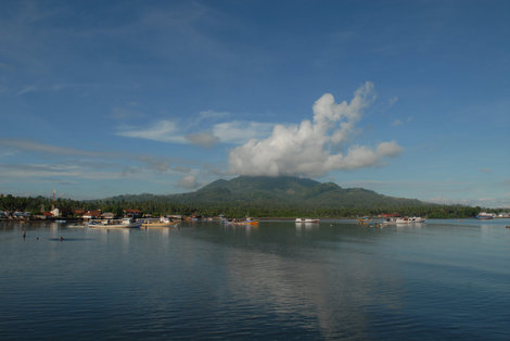 Сулавеси, берег Манадо, Индонезия