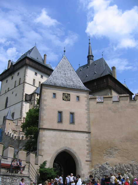 внутри не особо интересно — обычный готический замок, интерьеры скудные)) Карлштейн, Чехия