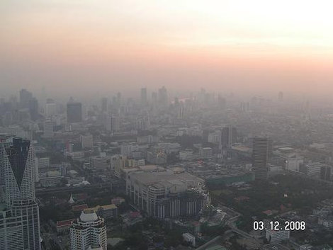Город тонет в дымке Бангкок, Таиланд