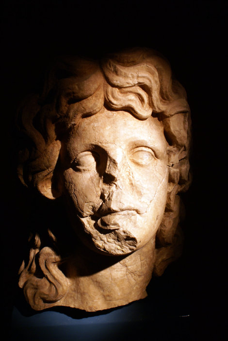 Лицо античной статуи в Археологическом музее Анталия, Турция