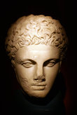 Голова античной мраморной статуи