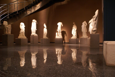 Статуи в Археологическом музее Анталия, Турция