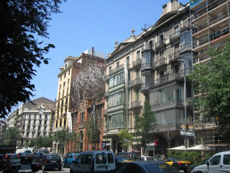 Ровные ряды улиц Эщампле Барселона, Испания