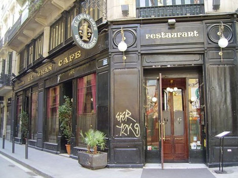 В Готическом квартале много ресторанов и сувенирных лавок для туристов. Барселона, Испания