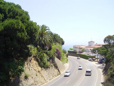 Автомобильная дорога в сторону Барселоны. Калелья, Испания