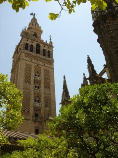 Тот же собор. Справа видна Хиральда. Севилья, Испания