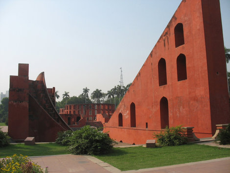 Дели. Обсерватория Джантар-Мантар. Samrat Yantra