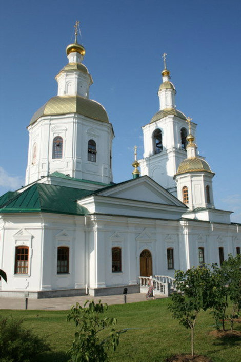 Дивеевский женский монастырь начался с каменной Казанской церкви, построенной в 1773-80 годах. Дивеево, Россия
