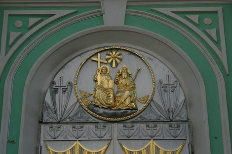 Украшение центрального входа в Свято Троицкий собор. Дивеево, Россия