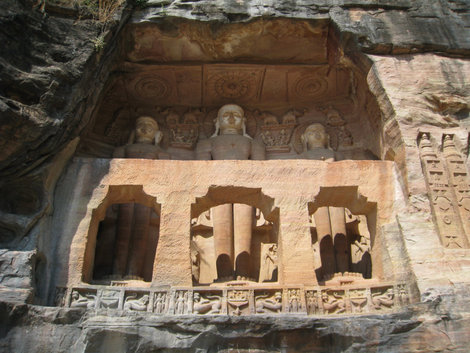 Гвалиор. Джайнские скальные скульптуры Индия