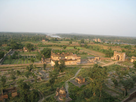 Орчха. 
Вид на реку Бетва из Дворца Джахангир Махал (Jahangir Mahal) Индия
