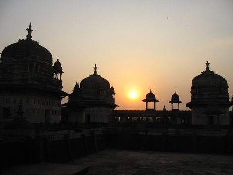 Орчха. 
Дворец Джахангир Махал (Jahangir Mahal) 
Закат Индия