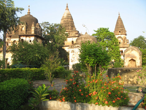 Орчха. Знаменитые Чатрии (Chattris) – королевские гробницы. Индия