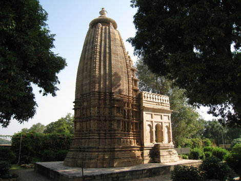 Кхаджурахо. Восточная группа храмов.
Храм Адинатх (Adinath Temple)