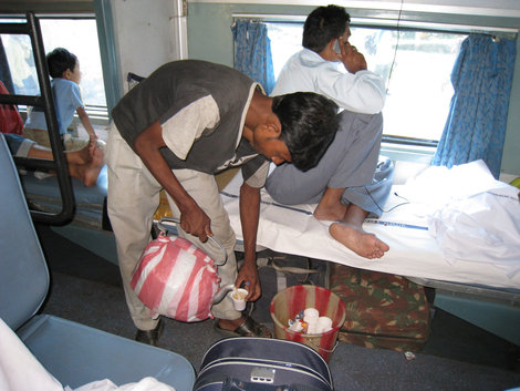 Поездная торговля на пути в Дарджилинг Индия