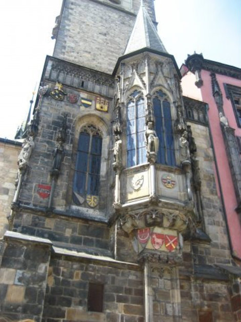 Самый живописный фрагмент Староместской ратуши. Прага, Чехия