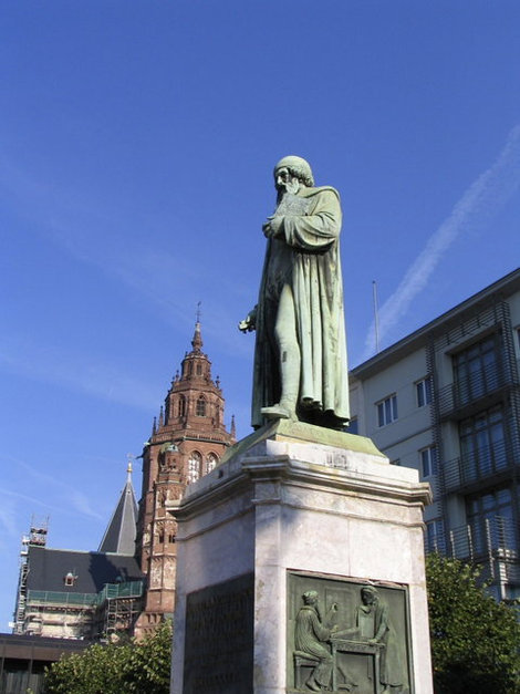 Памятник И. Гуттенбергу. Майнц, Германия