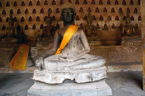 Будда в храме Ват Сисакет Провинция Вьентьян, Лаос