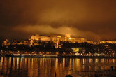 Ночной дождливый Будапешт.