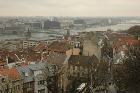 Крыши и Дунай. Будапешт, Венгрия