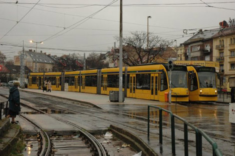 Гордость Будапешта — трамвай длиной 53м. Будапешт, Венгрия