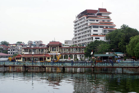 Отель на берегу озера Ханой, Вьетнам