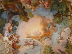 Роспись на потолке изображает Олимп, с подтекстом-долг властителя следить за сохранением мира(Нимфенбург, парадный зал)
