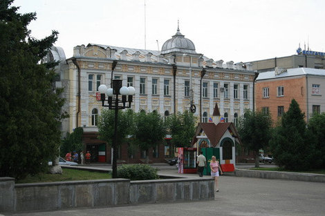 Дома рядом с площадью, где находится Музыкальный фонтан. Пенза, Россия