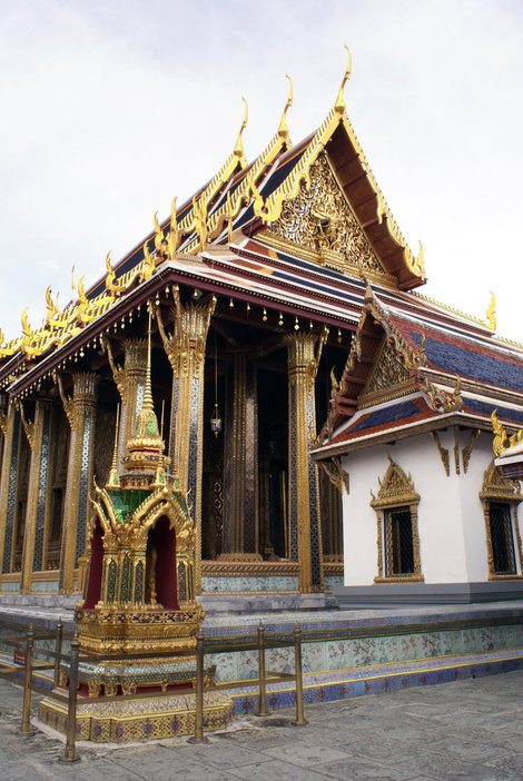 В этом храме хранится изумрудный Будда (снимать его категоричнески запрещено) Бангкок, Таиланд