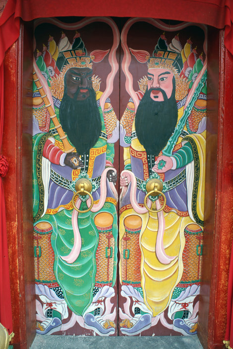 Двери китайского храма. Малакка, Малайзия