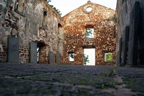 Внутри руин церкви Святого Павла Малакка, Малайзия