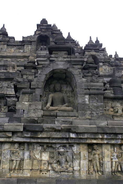 Будды — в нишах и барельефах Боробудур, Индонезия