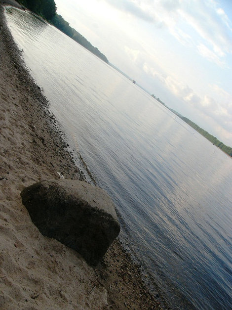 А Волга здесь настолько широка, что помещается в объектив лишь диагонально. Ярославль, Россия