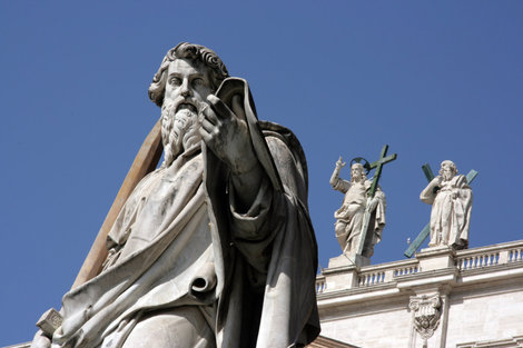 статуи, украшающие крышу Собора Святого Петра Ватикан (столица), Ватикан