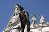 статуи, украшающие крышу Собора Святого Петра